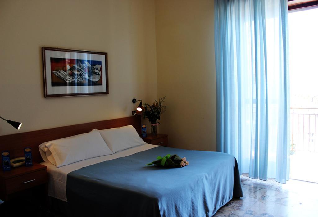 Nuovo Hotel Faro Capo dʼOrlando Chambre photo