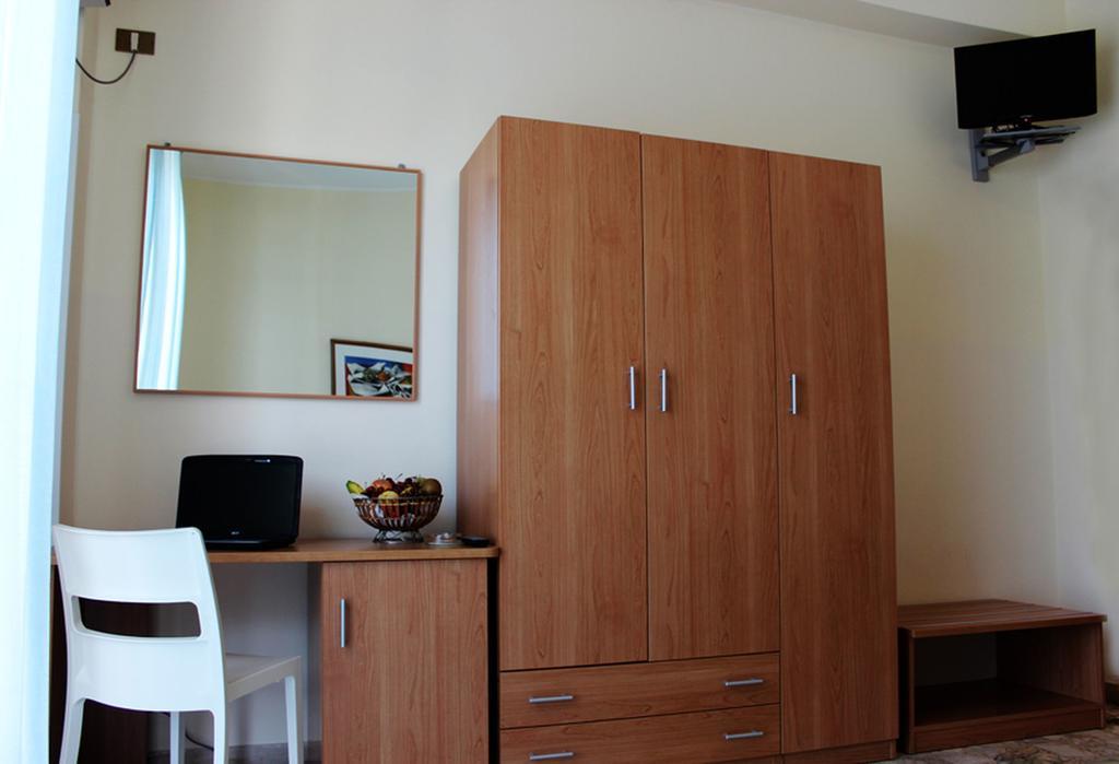 Nuovo Hotel Faro Capo dʼOrlando Chambre photo