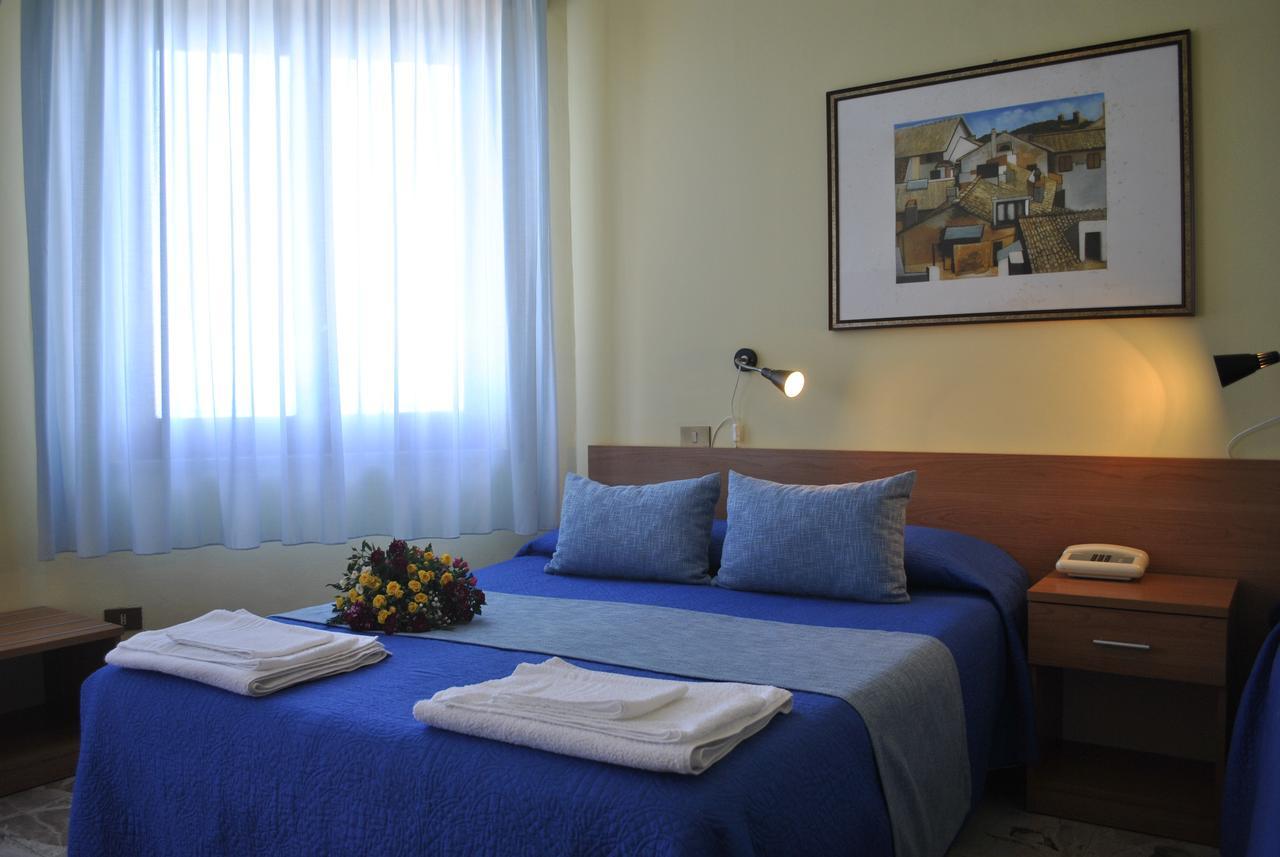 Nuovo Hotel Faro Capo dʼOrlando Extérieur photo